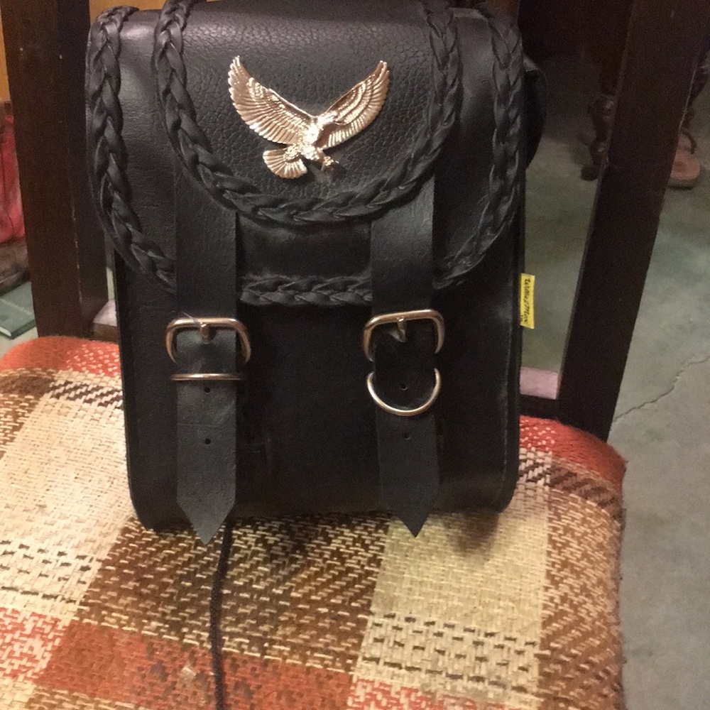 Leather sissy bar bag